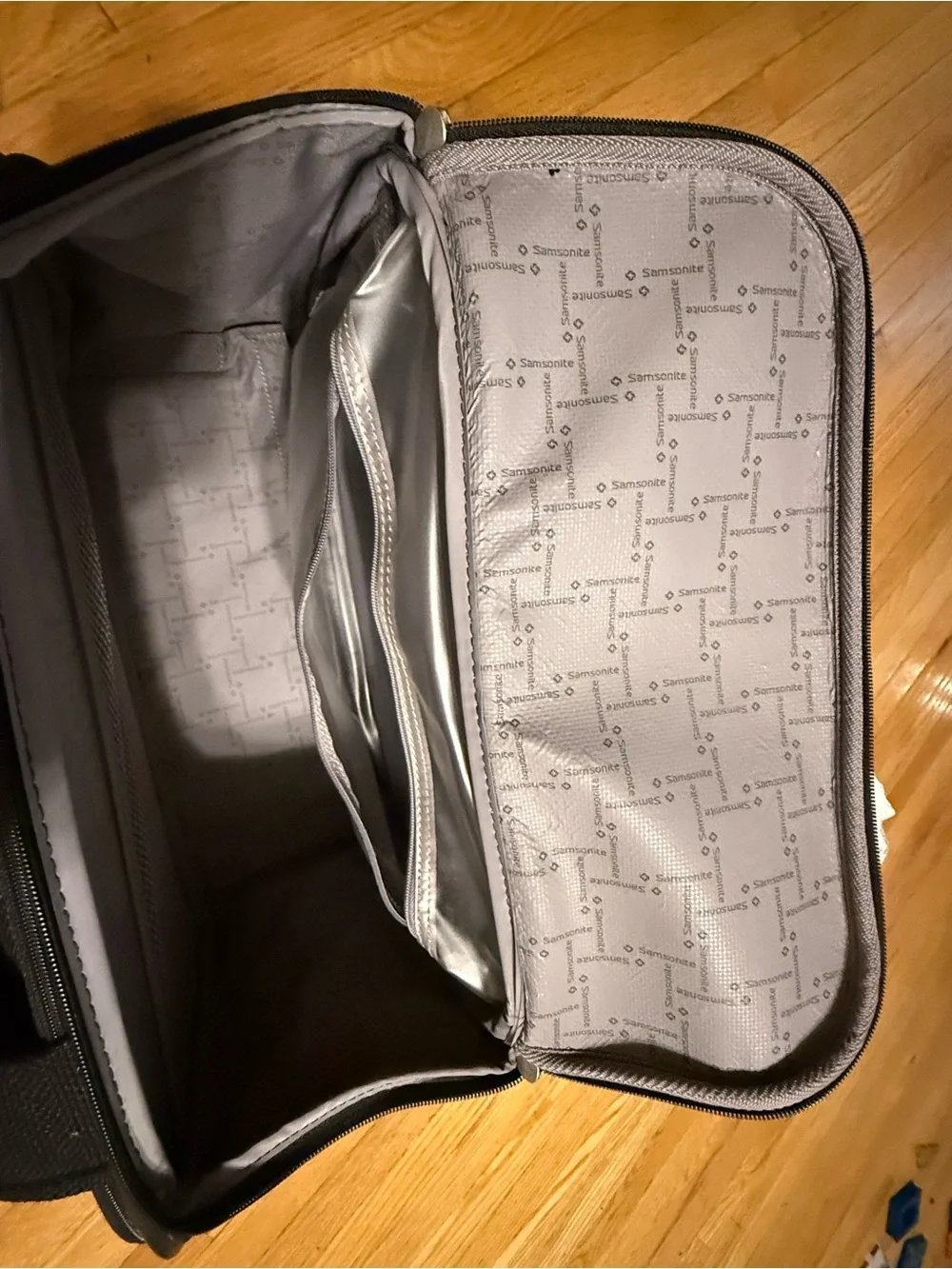 Samsonite Carry On Overnight Shoulder Bag Luggage Black Mobility Series 16